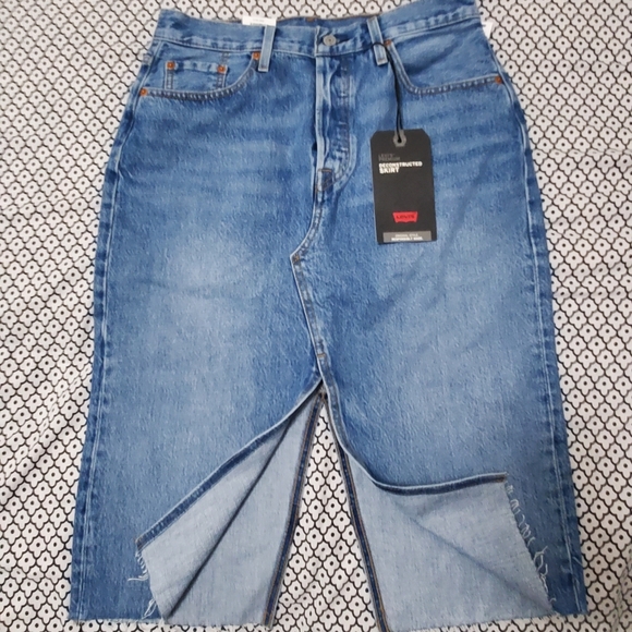 Levis jean skirt - Picture 3 of 9